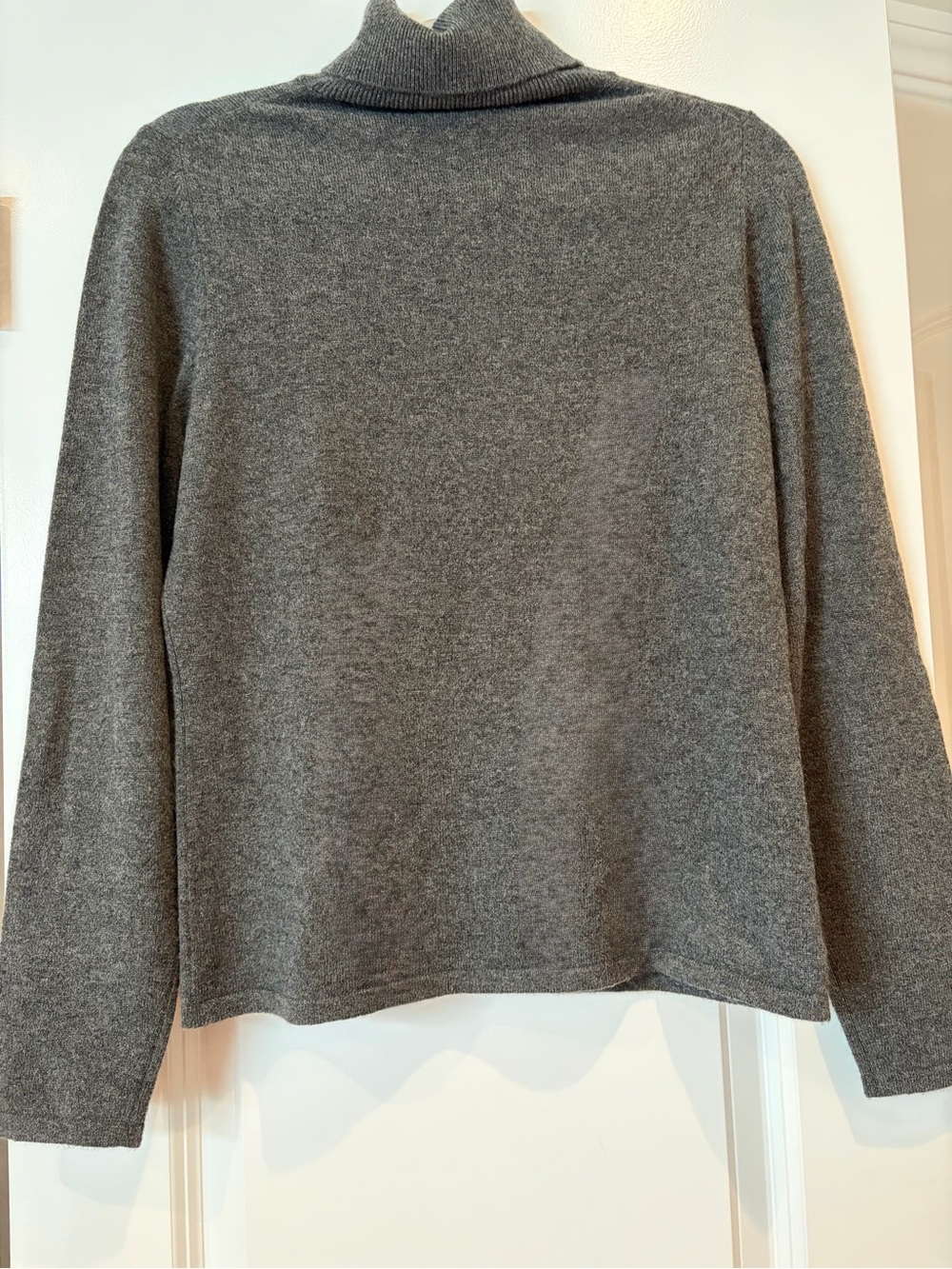 NWOT Cashmere Women's Gray Turtleneck Sweater